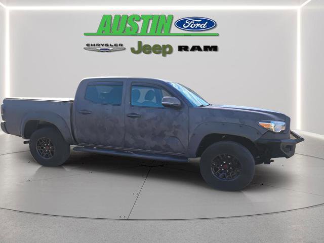 Used 2018 Toyota Tacoma TRD Off-Road w/ Technology Package image 2