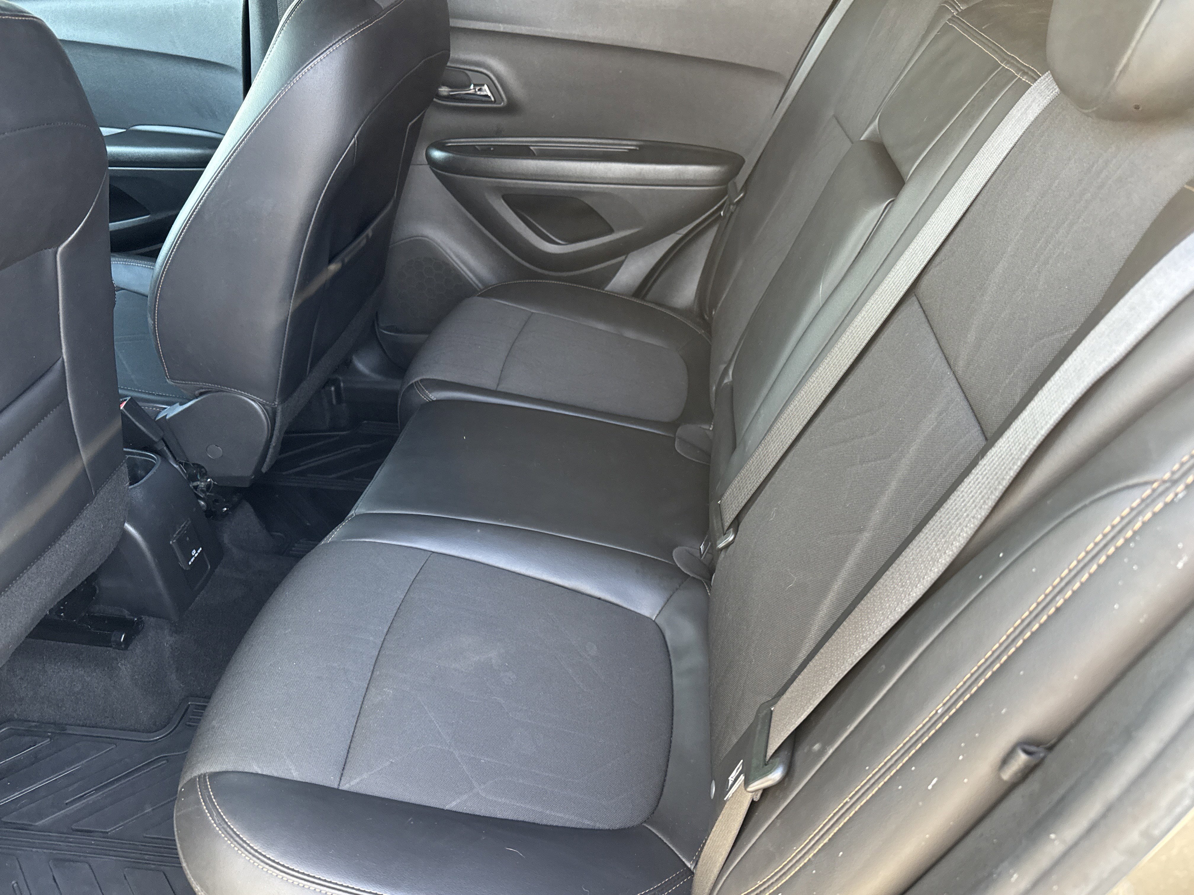 Used 2022 Chevrolet Trax LT w/ LT Convenience Package image 11