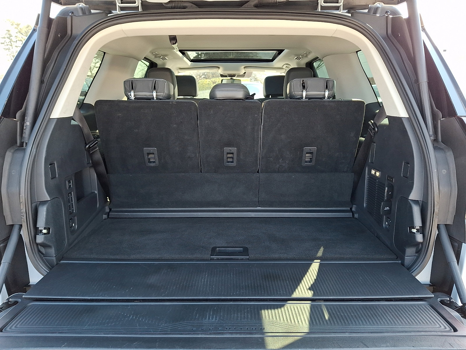 Certified 2025 Ford Expedition Active AWD/4WD image 31