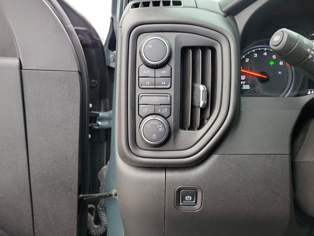 Used 2025 Chevrolet Silverado 1500 Custom Trail Boss w/ LPO, Dark Essentials Package image 21