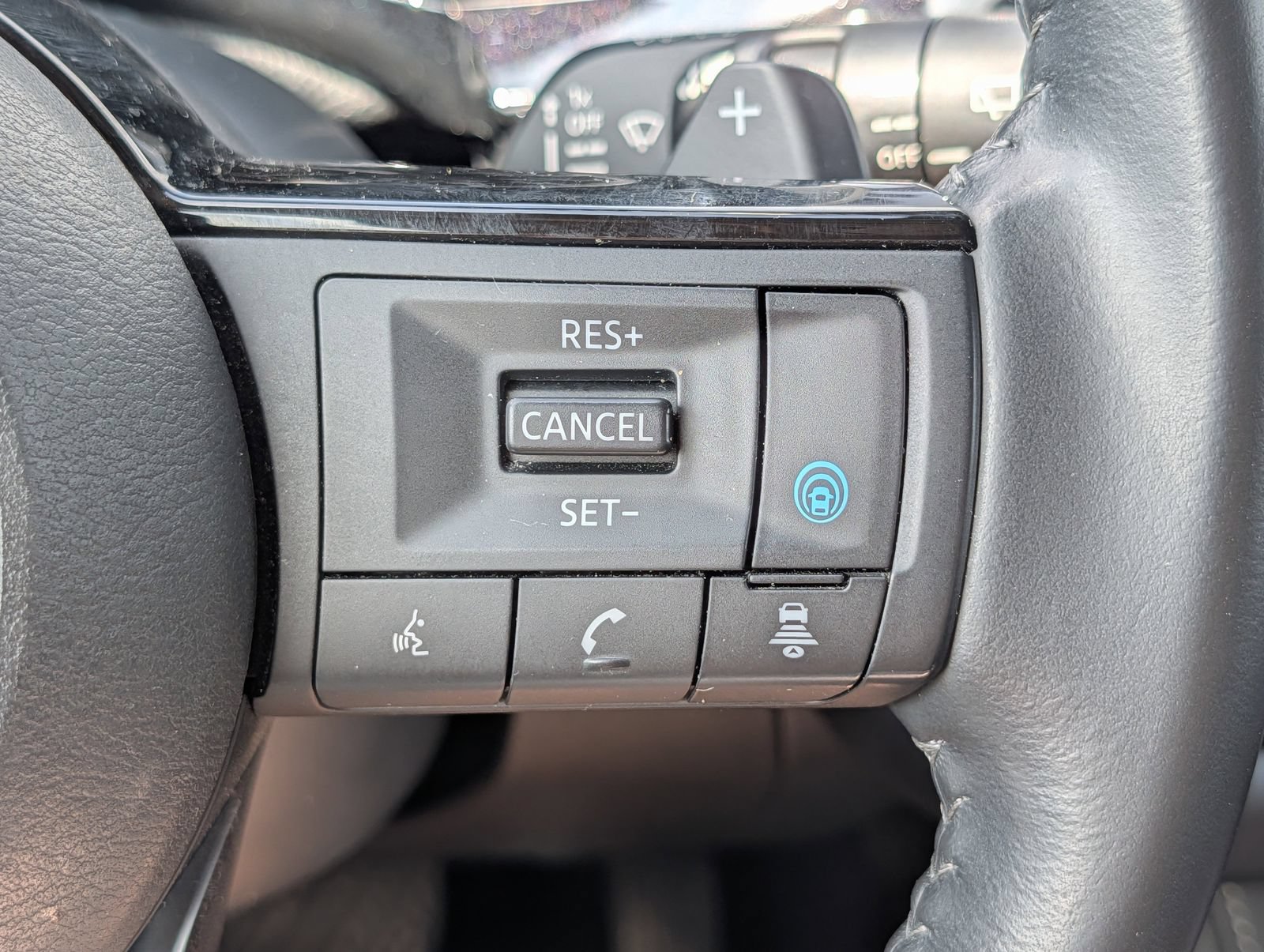 Used 2023 Nissan Pathfinder SV w/ Black Appearance Package AWD/4WD image 33
