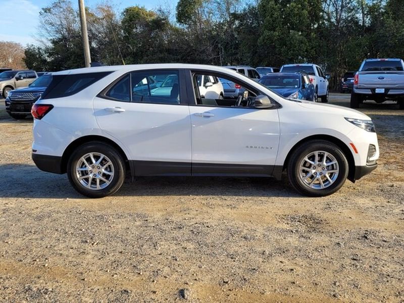 Used 2022 Chevrolet Equinox LS FWD image 12