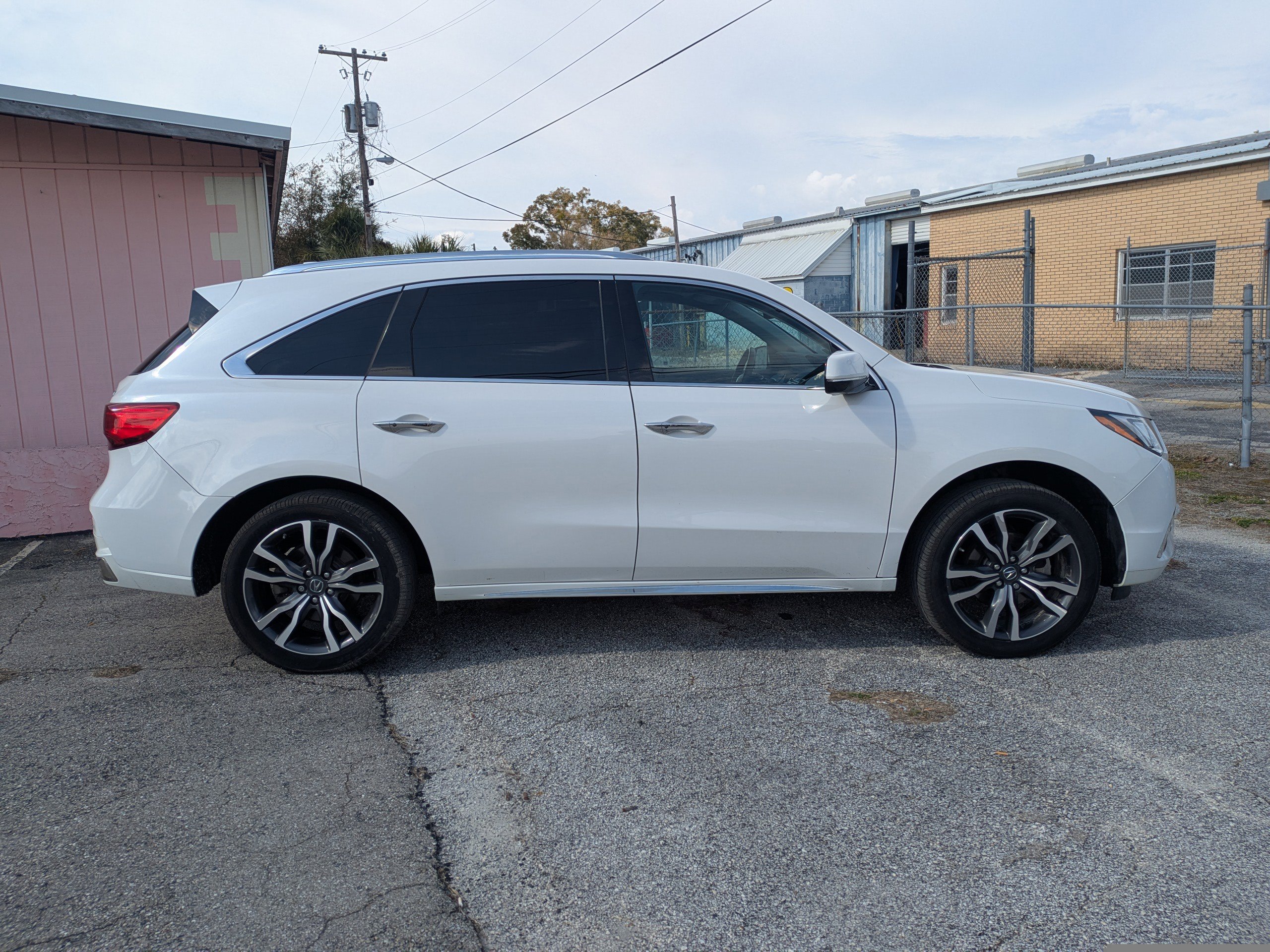 Used 2020 Acura MDX SH-AWD w/ Advance Package image 3