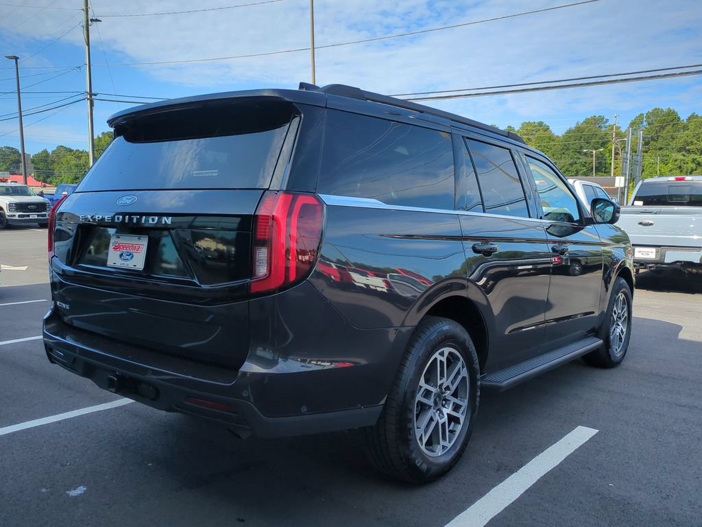 Certified 2025 Ford Expedition Active RWD image 5