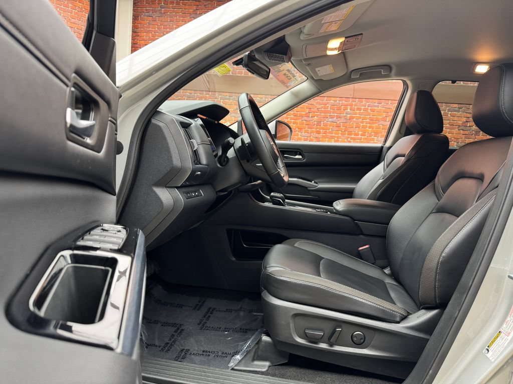 Used 2025 Nissan Pathfinder SL AWD/4WD image 22