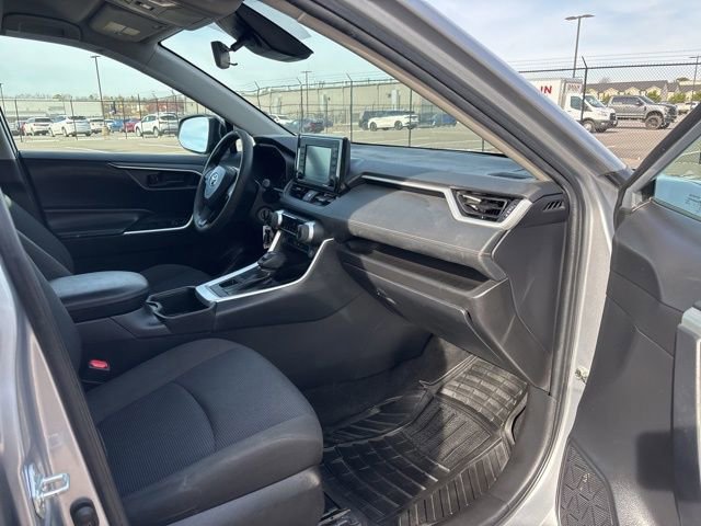 Used 2022 Toyota RAV4 LE image 9