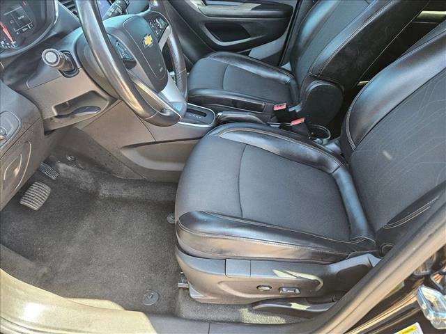 Used 2021 Chevrolet Trax LT w/ Midnight Edition image 15