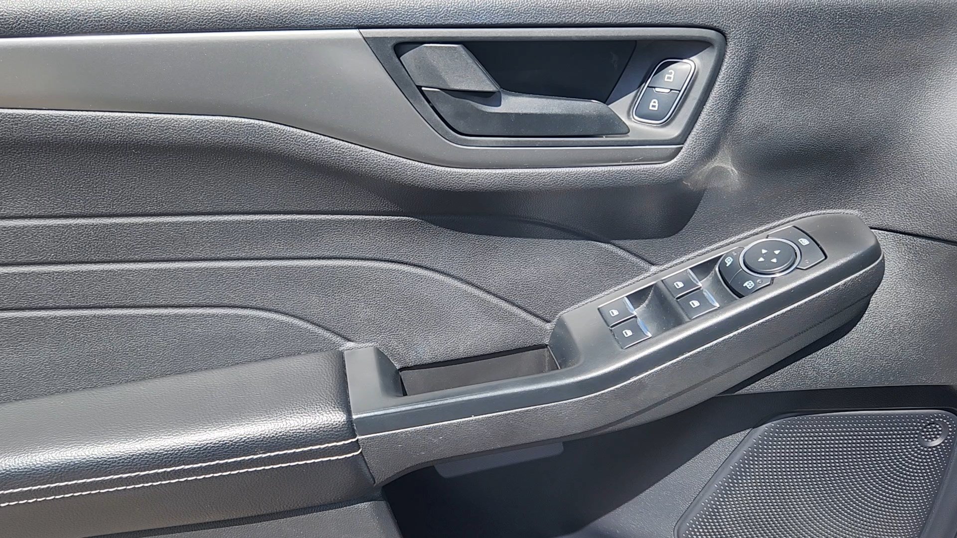 Certified 2025 Ford Escape Active AWD/4WD image 18