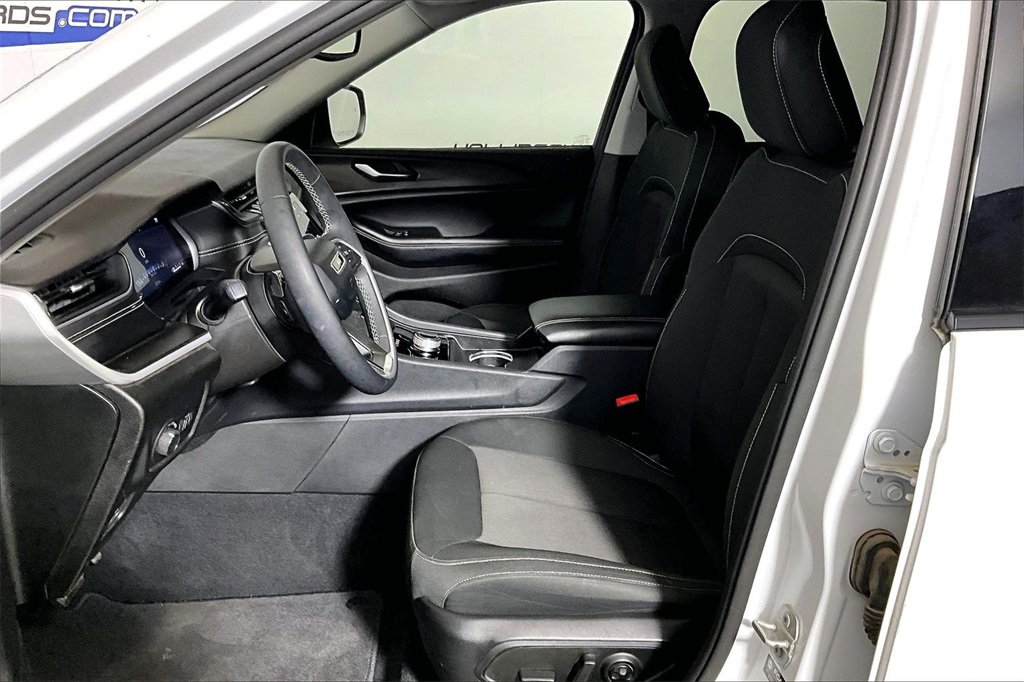 Used 2023 Jeep Grand Cherokee Laredo X image 20