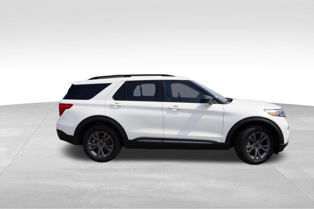 Certified 2024 Ford Explorer XLT w/ Equipment Group 202A AWD/4WD image 3
