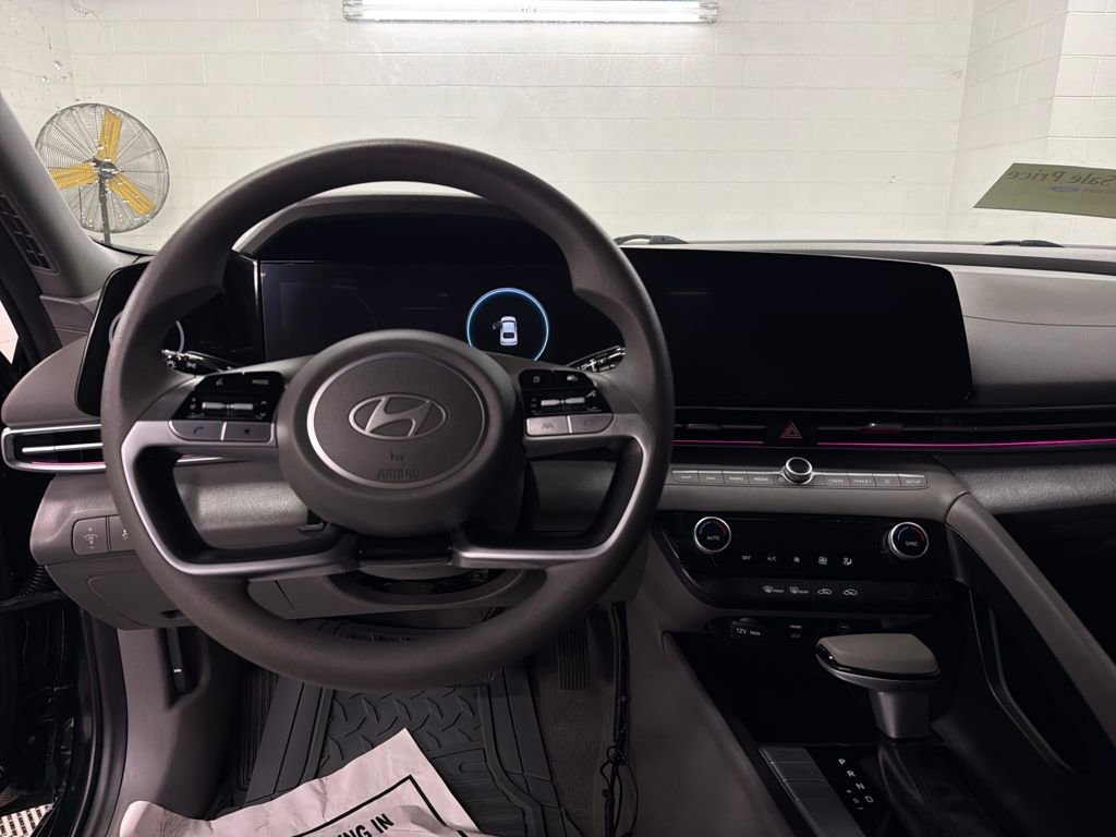 Used 2024 Hyundai Elantra SEL image 13