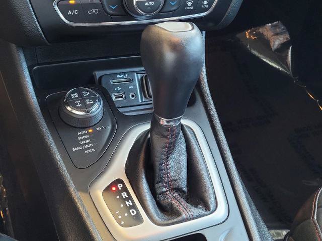 Used 2018 Jeep Cherokee Trailhawk w/ Comfort/Convenience Group AWD/4WD image 25