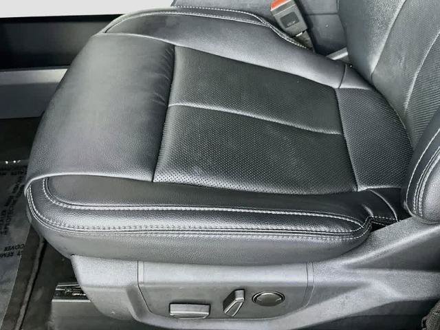 Certified 2022 Ford F250 Lariat w/ Lariat Ultimate Package AWD/4WD image 32