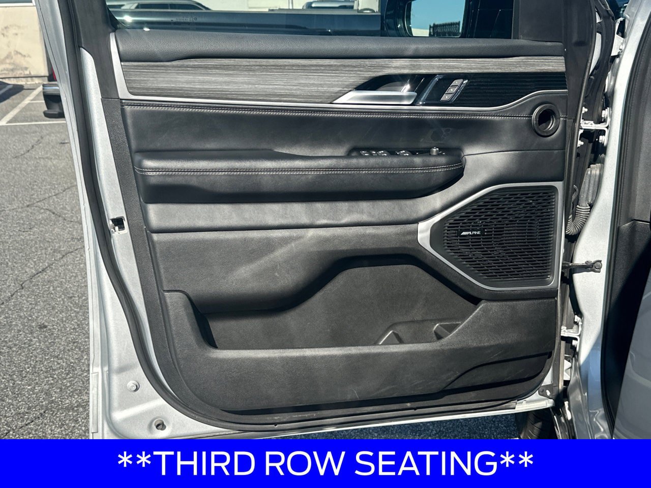 Used 2024 Jeep Wagoneer L Series II w/ Flexible Seating Group RWD image 11