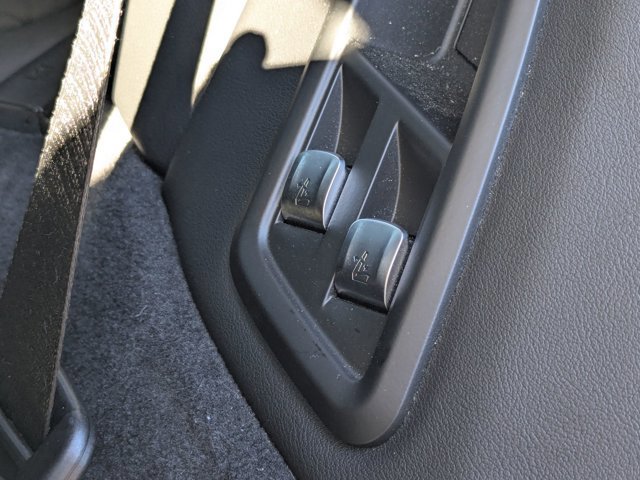 Used 2025 BMW X7 xDrive40i w/ M Sport Package image 30