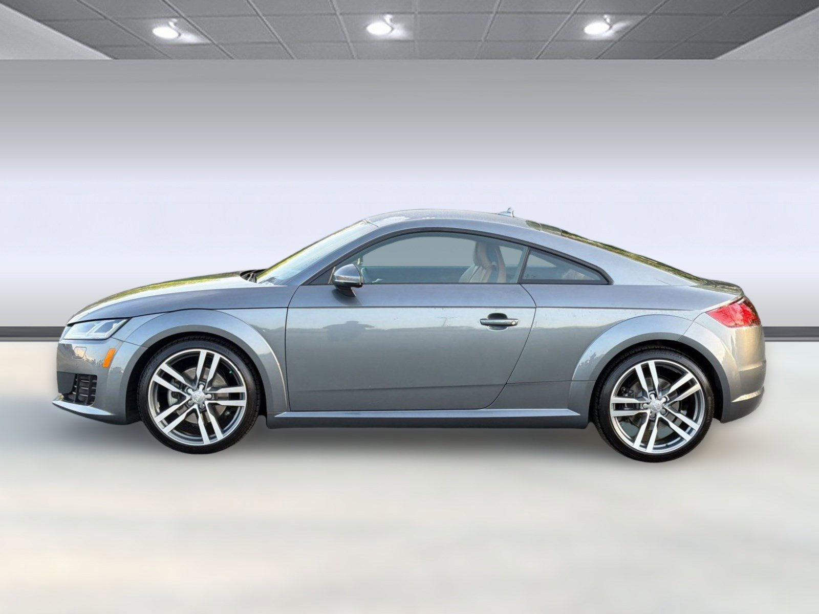 Used 2018 Audi TT 2.0T w/ Technology Package image 2