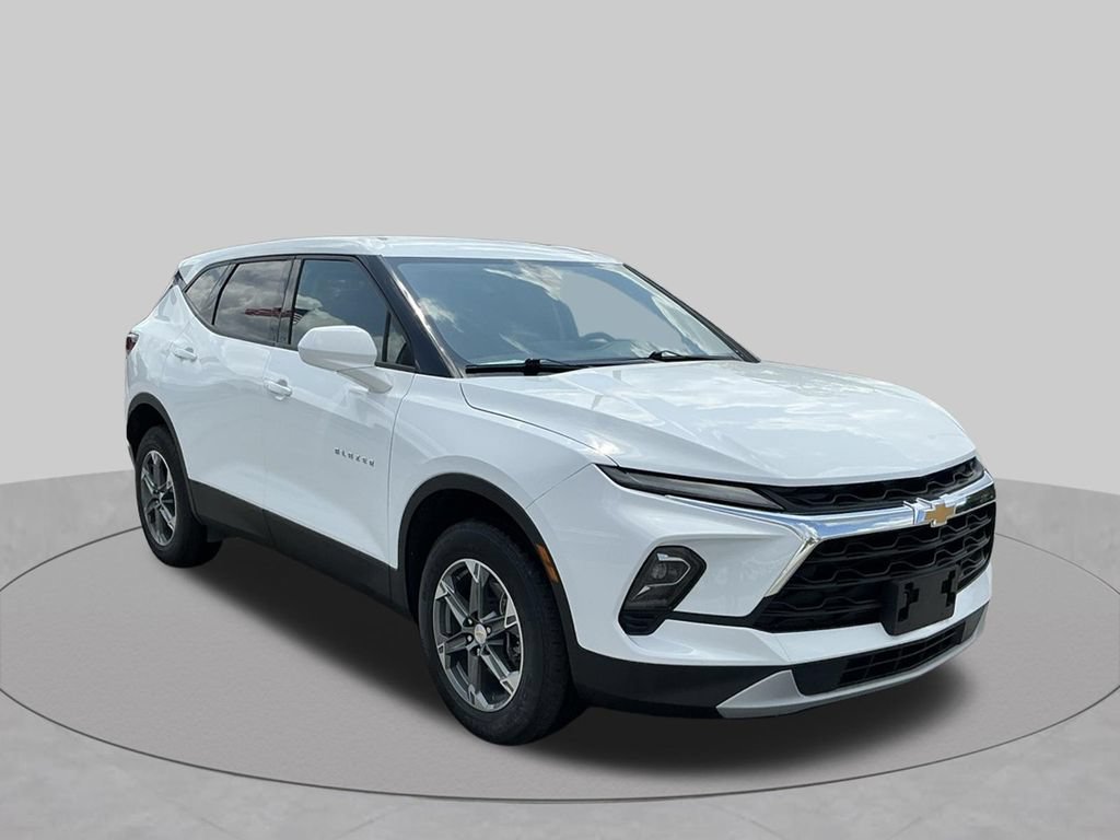 Used 2025 Chevrolet Blazer LT FWD image 12