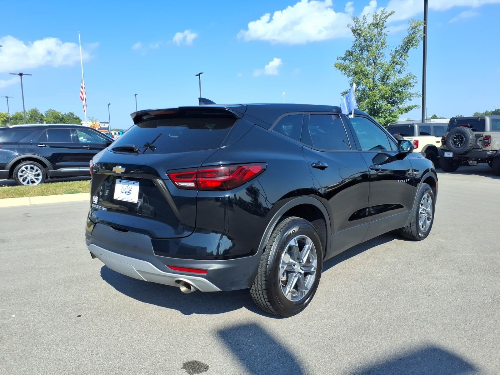 Used 2025 Chevrolet Blazer LT AWD/4WD image 3