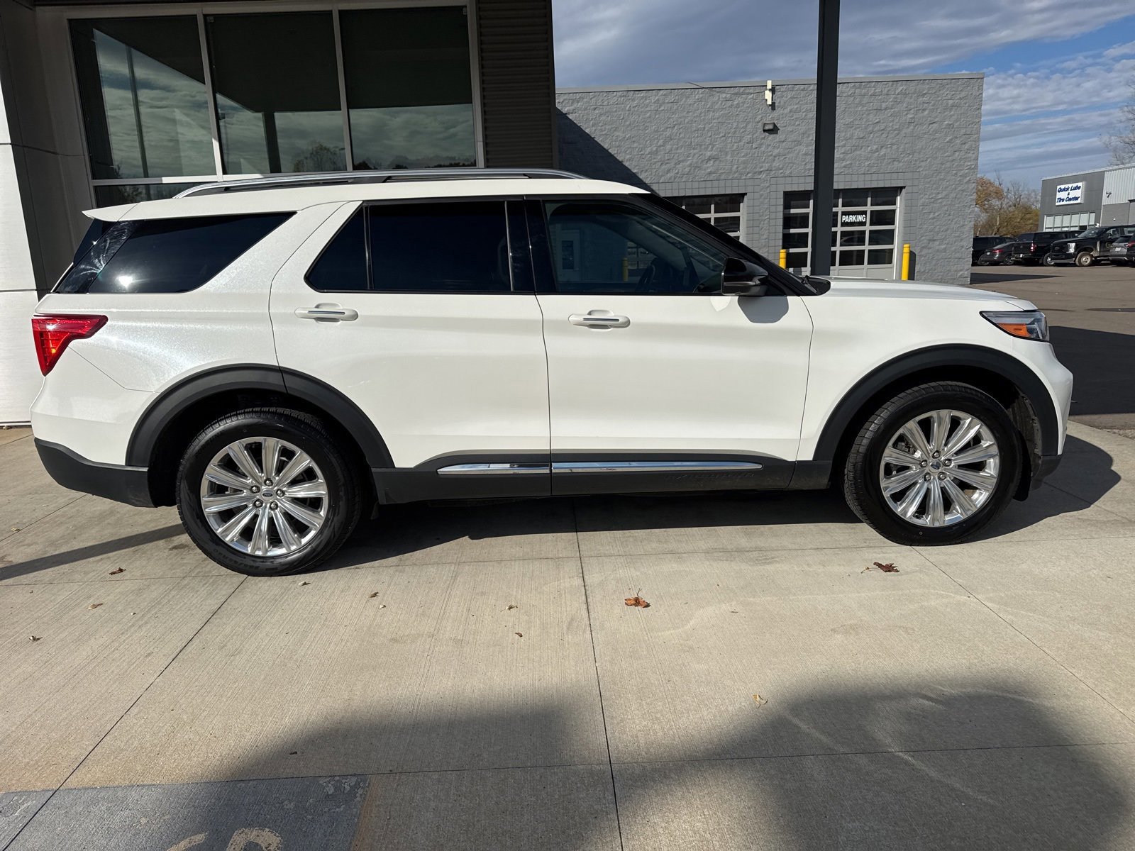 Certified 2022 Ford Explorer Limited w/ Limited Technology Package image 2