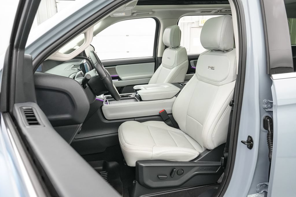 Certified 2025 Ford Expedition Platinum AWD/4WD image 12
