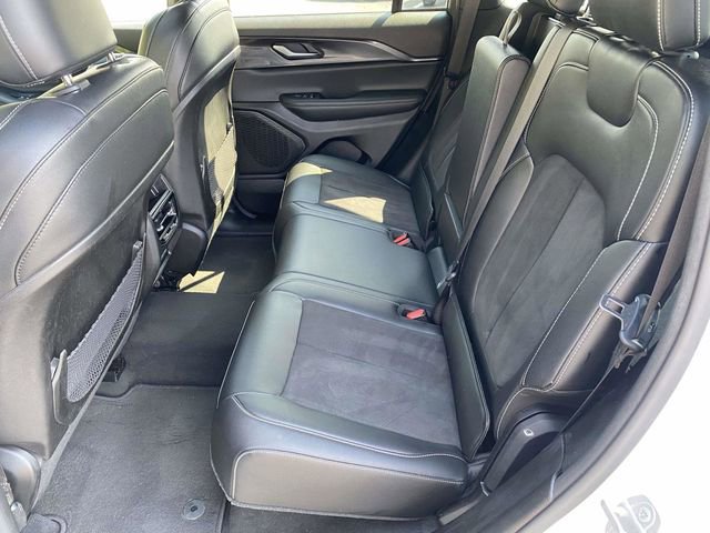 Used 2023 Jeep Grand Cherokee Altitude RWD image 16
