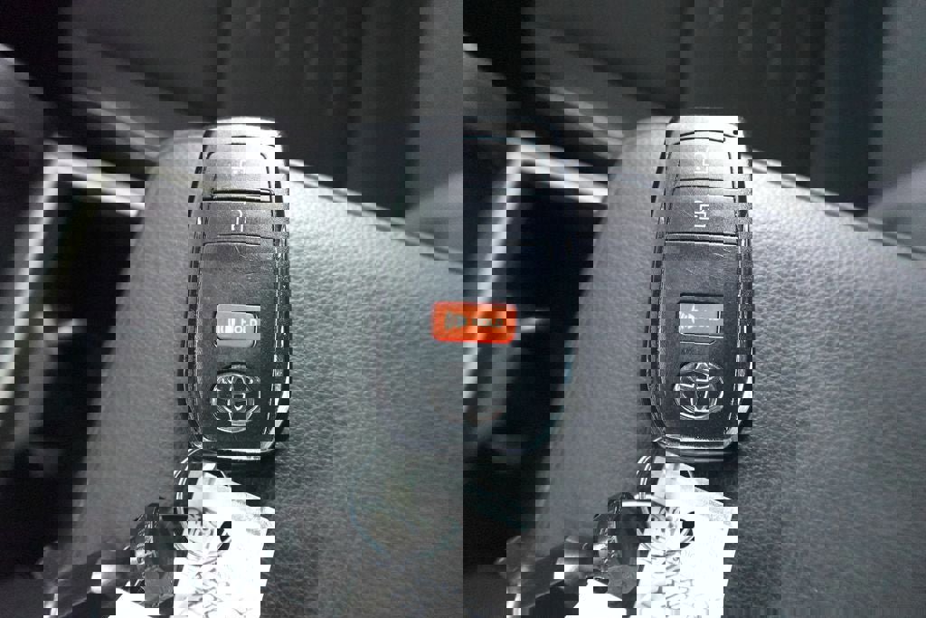 Used 2024 Toyota Tacoma TRD Off-Road image 30