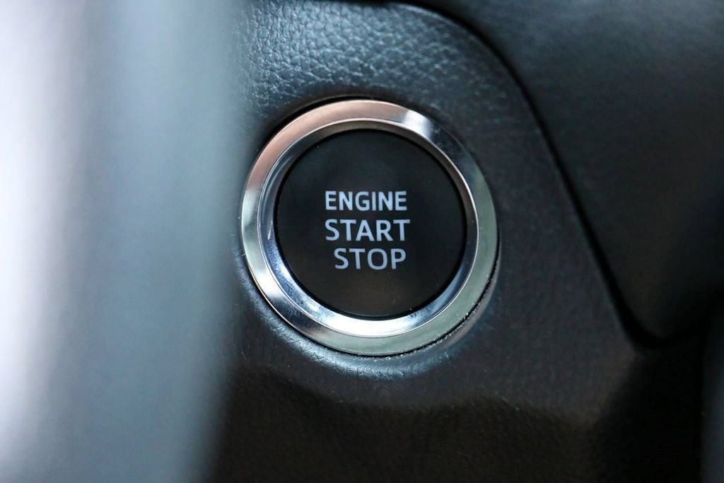 Used 2025 Toyota RAV4 XLE AWD/4WD image 13