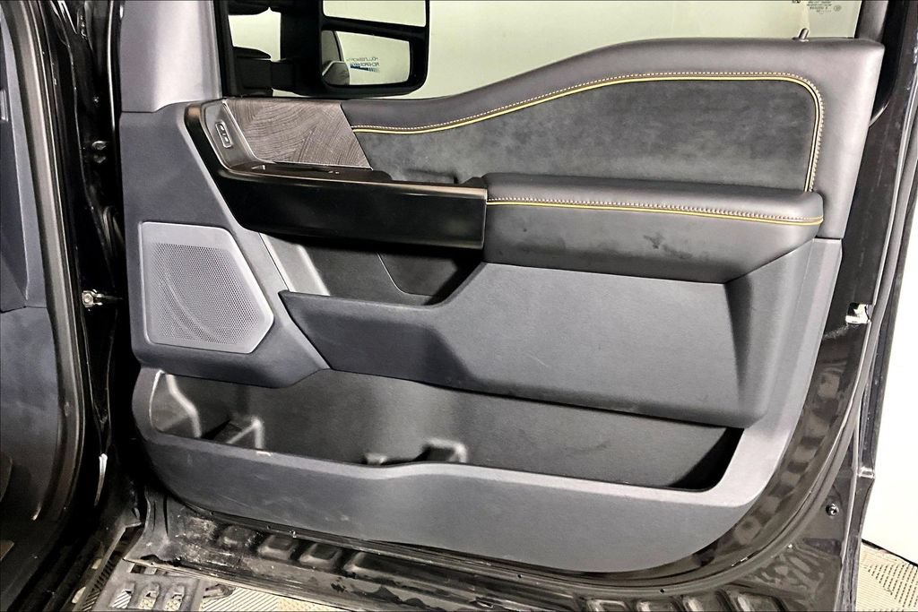 Certified 2024 Ford F250 Platinum w/ Tremor Off-Road Package AWD/4WD image 19