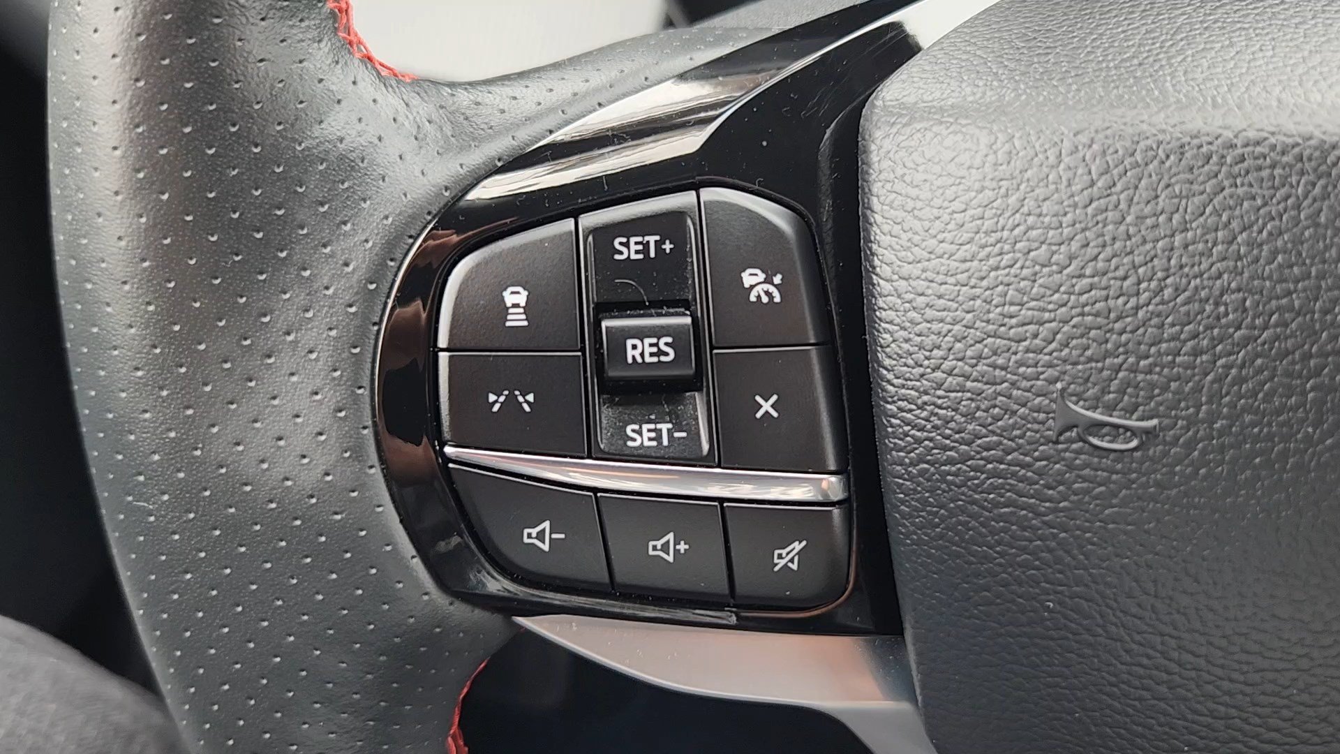 Certified 2026 Ford Explorer ST-Line AWD/4WD image 12