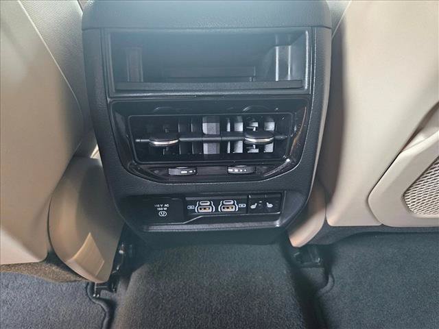 Used 2023 Jeep Grand Cherokee Limited w/ Black Appearance Package AWD/4WD image 19