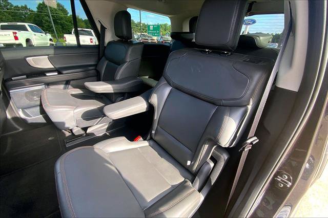 Certified 2025 Ford Expedition Active AWD/4WD image 26