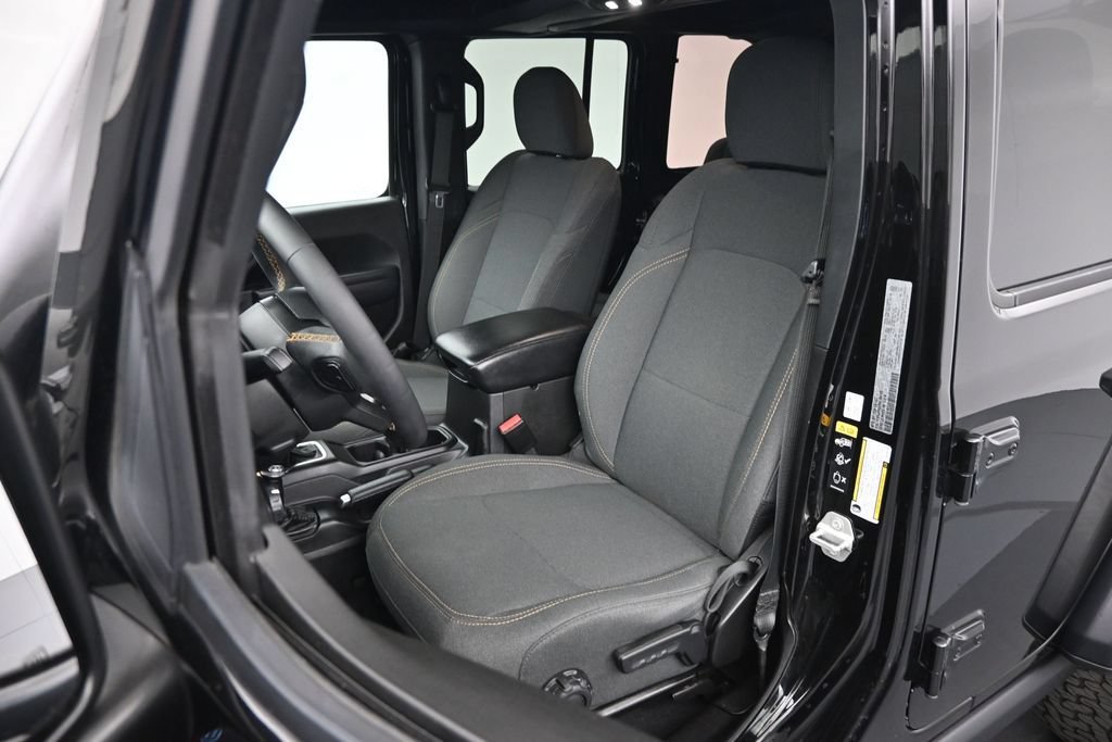Used 2024 Jeep Wrangler Unlimited AWD/4WD image 9