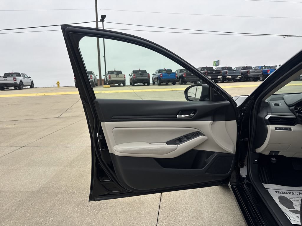 Used 2024 Nissan Altima 2.5 SV image 7