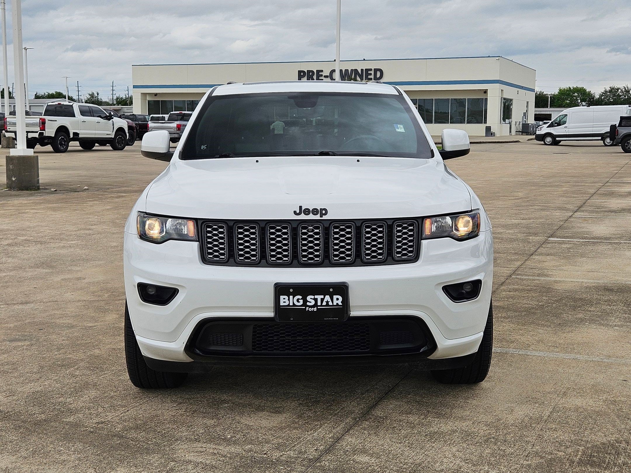 Used 2020 Jeep Grand Cherokee Altitude AWD/4WD image 9