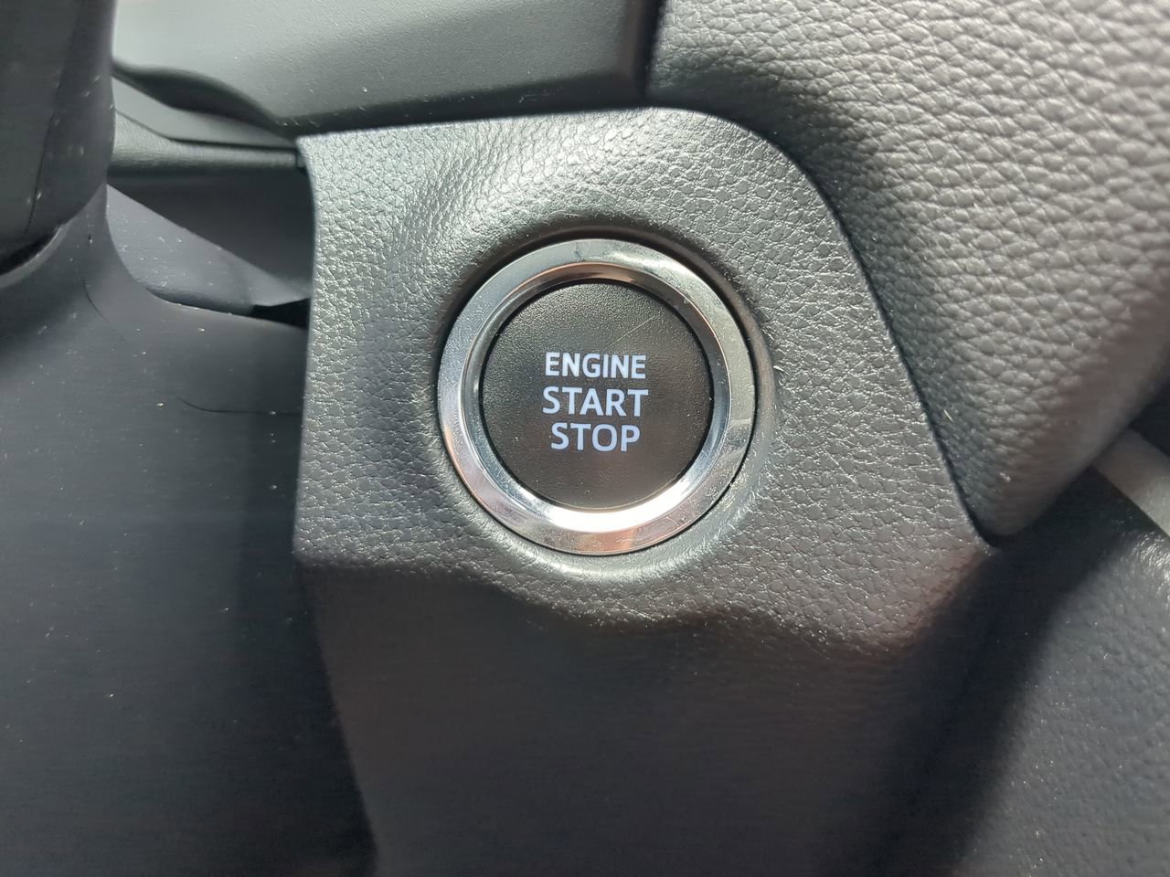 Used 2022 Toyota RAV4 XLE FWD image 24