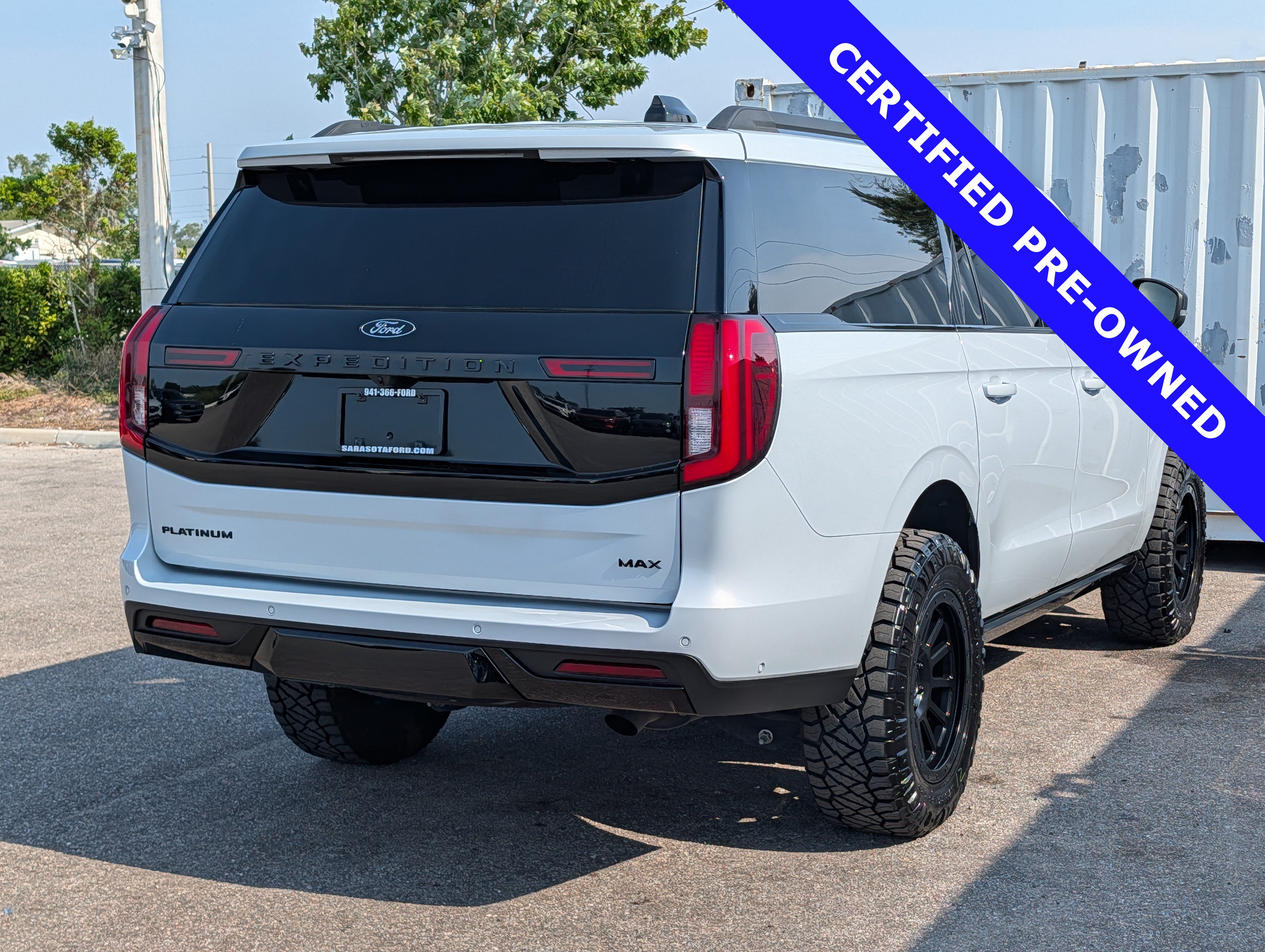 Certified 2025 Ford Expedition Max Platinum w/ Stealth Performance Package AWD/4WD image 4