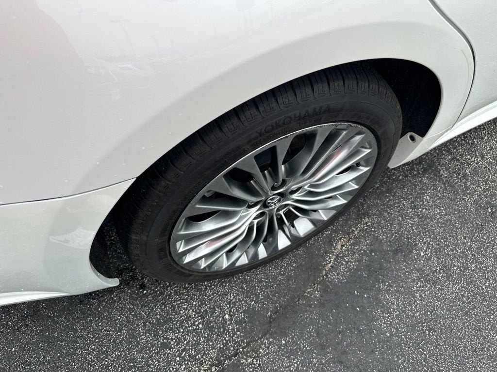 Used 2018 Toyota Avalon Limited w/ Carpet Mat Package FWD image 8