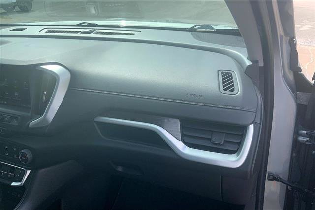 Used 2024 GMC Terrain SLE FWD image 16