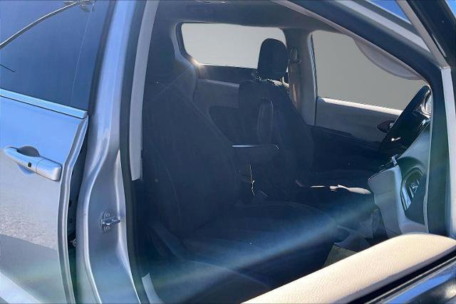 Used 2022 Chrysler Voyager LX image 11