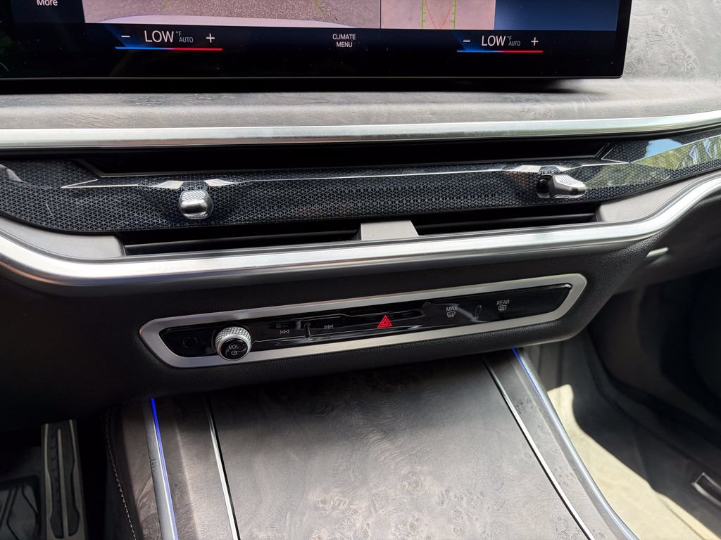 Used 2023 BMW X7 xDrive40i w/ M Sport Package AWD/4WD image 51