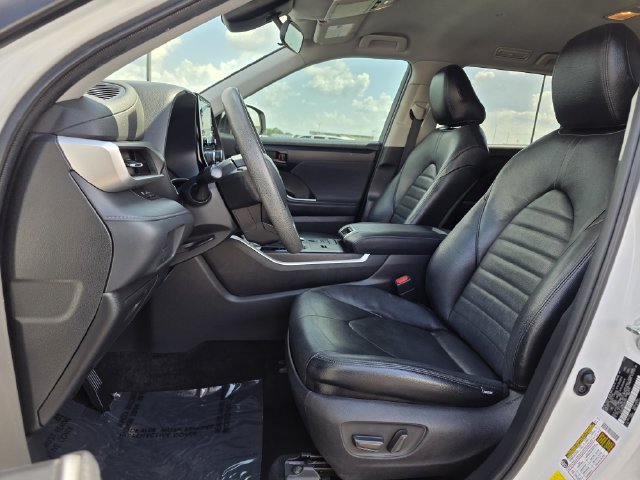 Used 2022 Toyota Highlander L FWD image 13