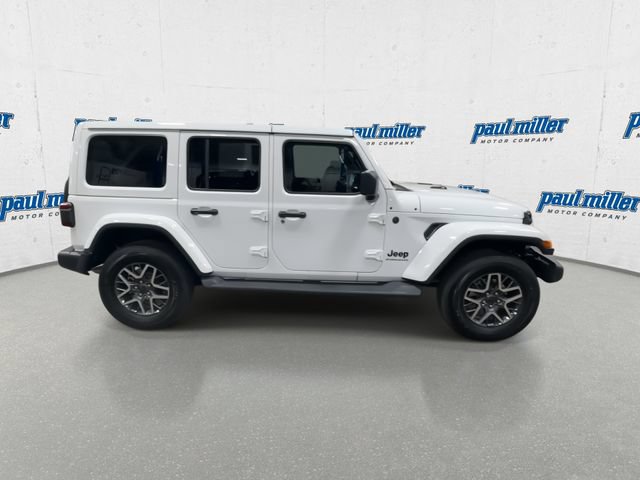 Used 2025 Jeep Wrangler Unlimited Sahara AWD/4WD image 13