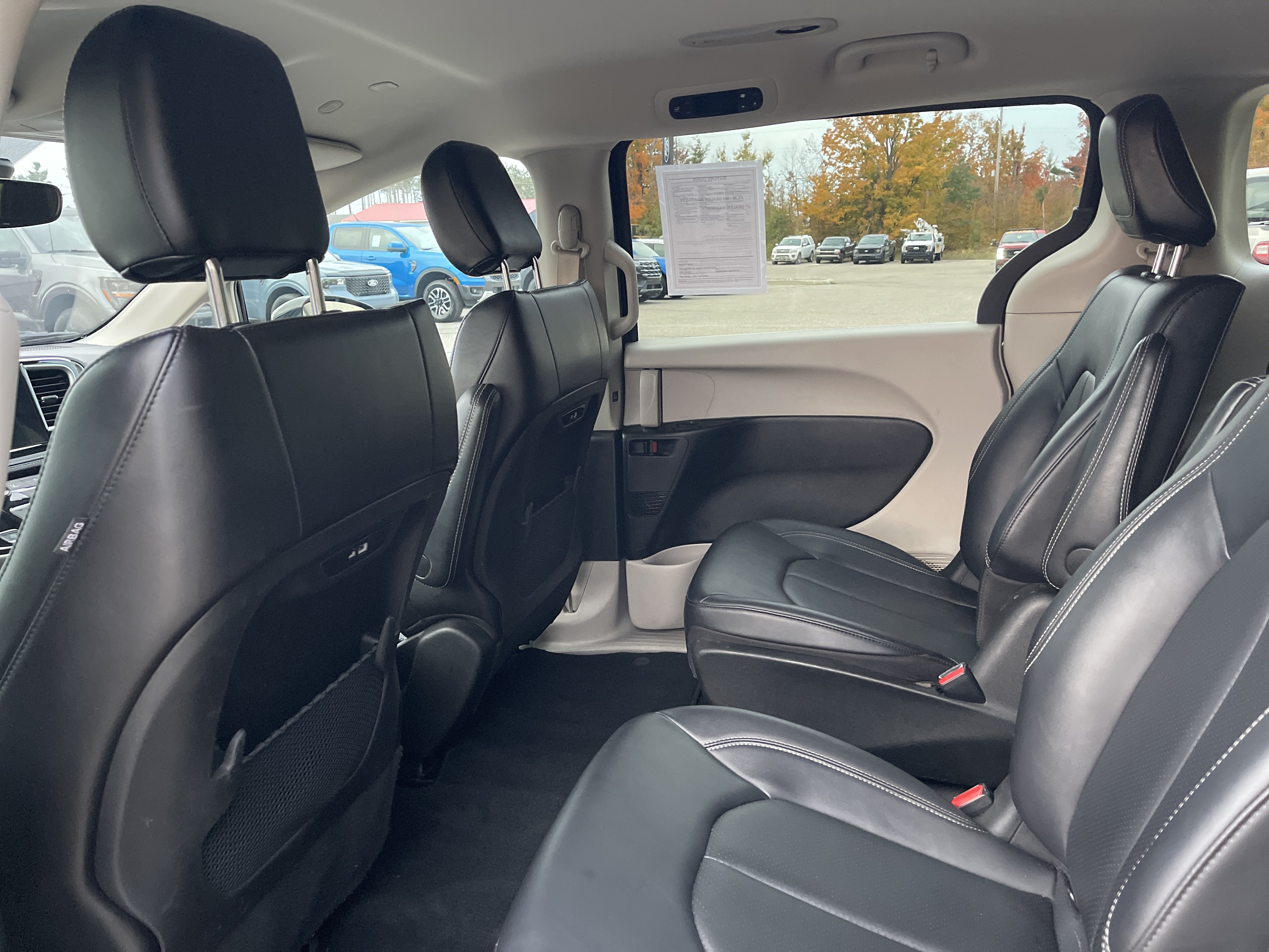 Used 2024 Chrysler Pacifica Limited FWD image 12