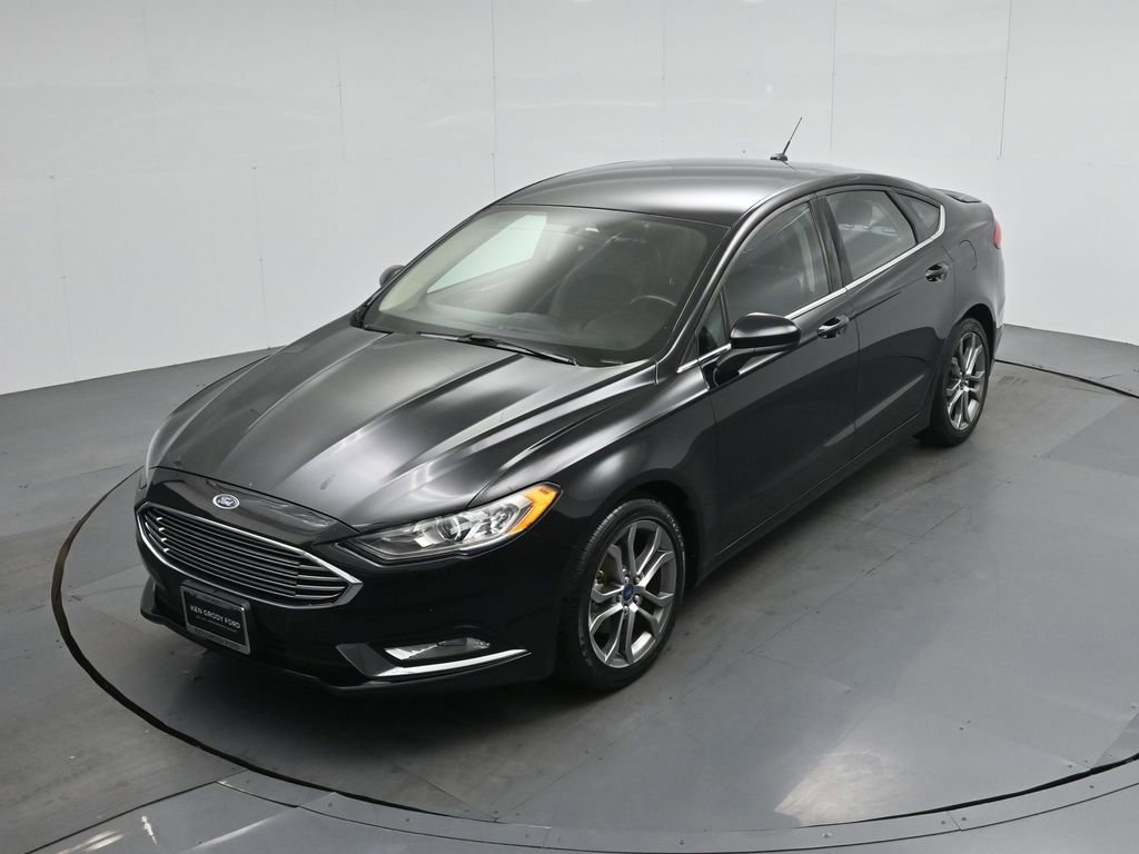 Certified 2017 Ford Fusion SE w/ Equipment Group 201A FWD image 34