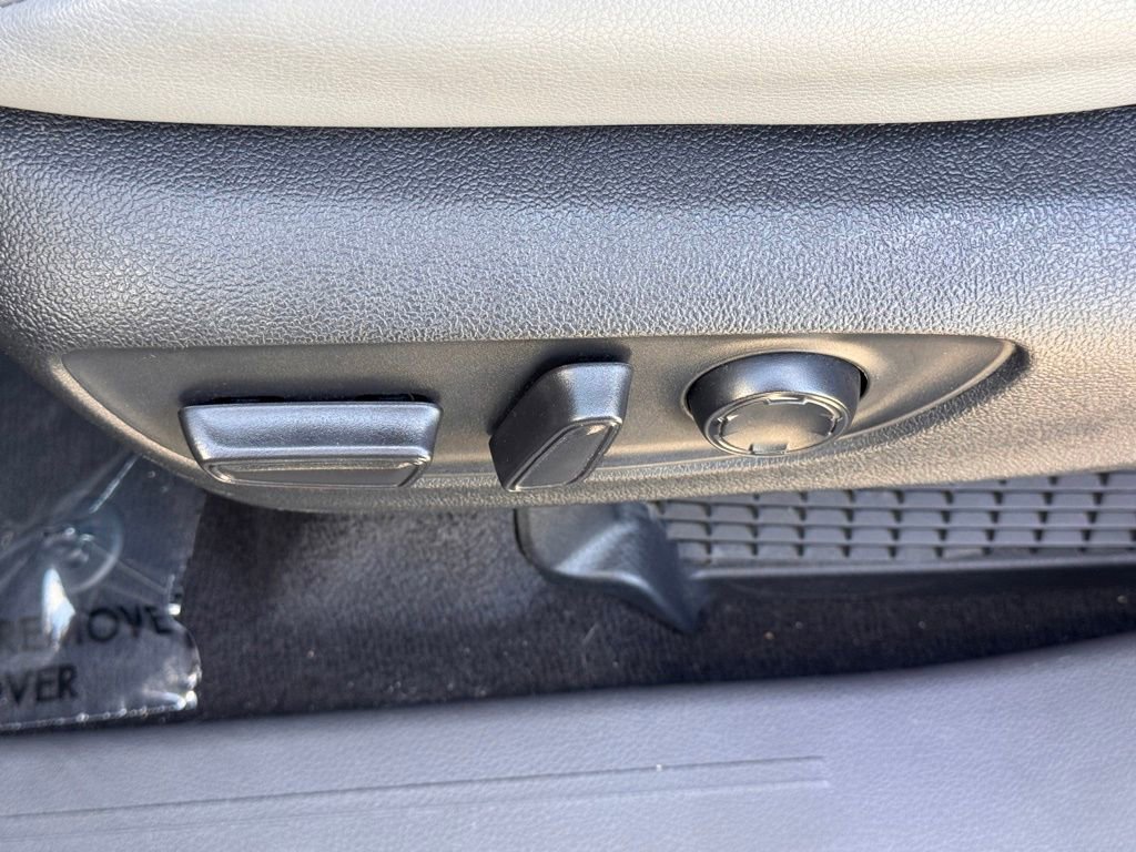 Used 2024 Toyota Sienna XLE image 19