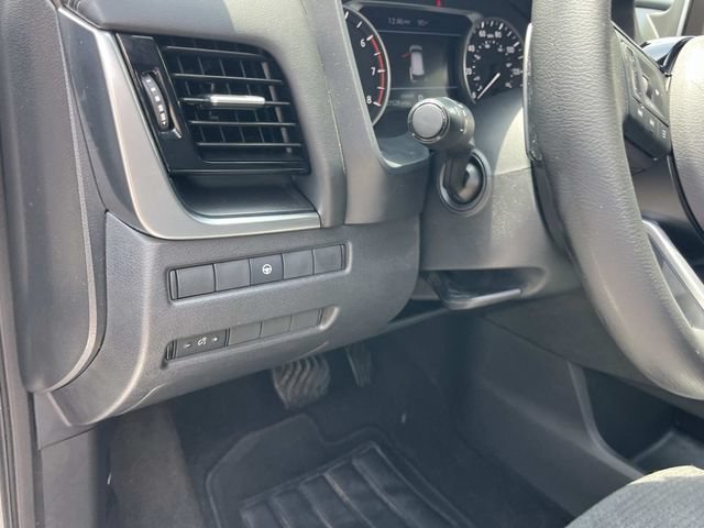 Used 2022 Nissan Rogue SV FWD image 34