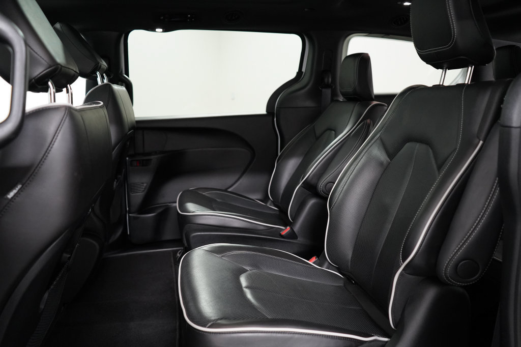 Used 2023 Chrysler Pacifica Limited w/ S Appearance Package FWD image 21
