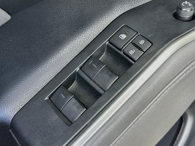 Used 2023 Toyota Highlander XLE FWD image 29