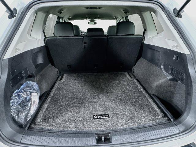 Used 2023 Volkswagen Tiguan SE AWD/4WD image 25