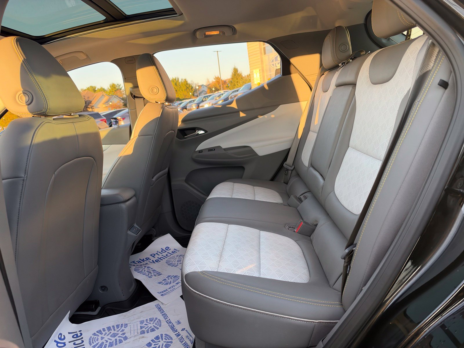 Used 2023 Chevrolet Bolt EUV Premier w/ Sun & Sound Package FWD image 33